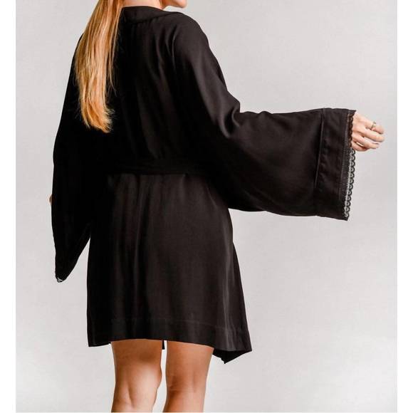 NEW MOLLY BRACKEN kimono robe in black - Picture 3 of 3